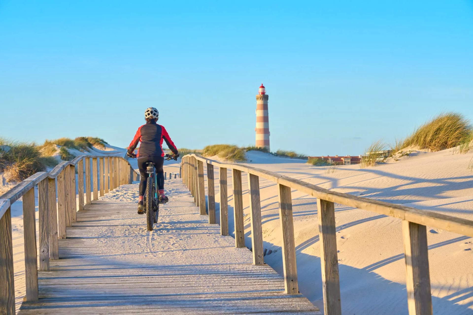 Cycling voman aveiro
